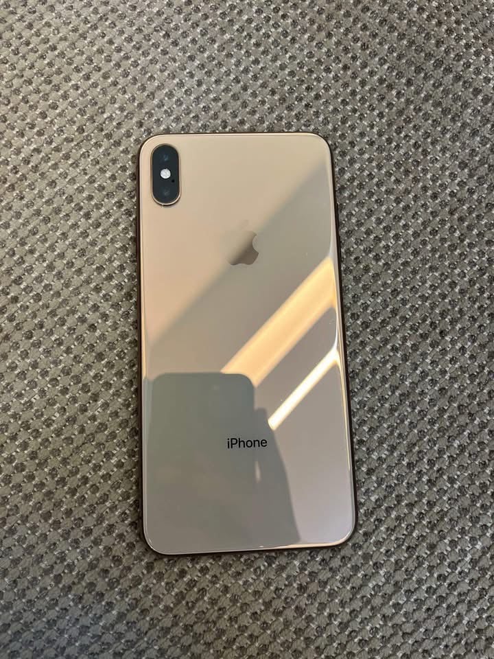 XSMAX

الذاكرة 256GB 
البطارية 100🔋
FACE ID :يشتغل 👤
جهاز جدا نظيف غير مستبدل شاشه 
عربي شرق اوسط A\A

ملاحظة:-  
سماعات شغالات طبيعي بس سماعه الاذن مو لسبيكر تحتاج تبديل سعرها ٥ الف لان ناصيه كلش 
والكامرا تحتاج تنظيف ويوجد نقطه بيضه بشاشه خفيفه شامه بيضه .شوي باقي جهاز نظيف بمعنى الكلمه
عنوان بغداد بياع 
*********** 
سعر بيع نهائي ١٥٠ الف فقط 
ويرهم مراوس بآيفون