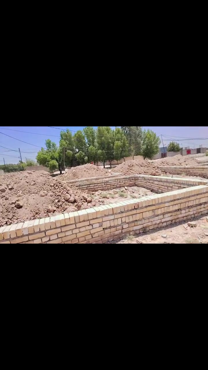 السلام عليكم بتلو البيع مساحه ٢٢٠ وياه قطعة البيع  ٢٢٠ كهرباء ماء تبليط مجاري مقابيل الخمستالف بالدوانم حي جوادين ***********
