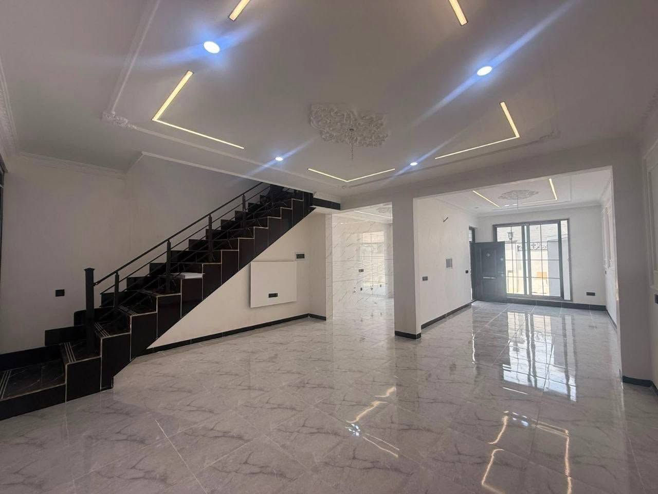 🔸سند طابو يتسجل بإسم اي عراقي
📍أربيل-منزلين للبيع حي 8حساروك قرب شارع كورنيش ع شارع 15M

➖مساحة 125M+125M طابقين 
يتكون⤵️
➖4غرف نوم 
➖استقبال-صاله-مطبخ-مجموعه صحيات-كراج
***********
***********
***********
**********************
في حال لم يتوافق العقار مع رغبتكم او لم يكن بقدر امكانيتكم زوروا موقعنا على تلكرام للتصفح على اكثر عدد من العقارات المتوفرة•https://t.me/miran_48

7 دفتر
