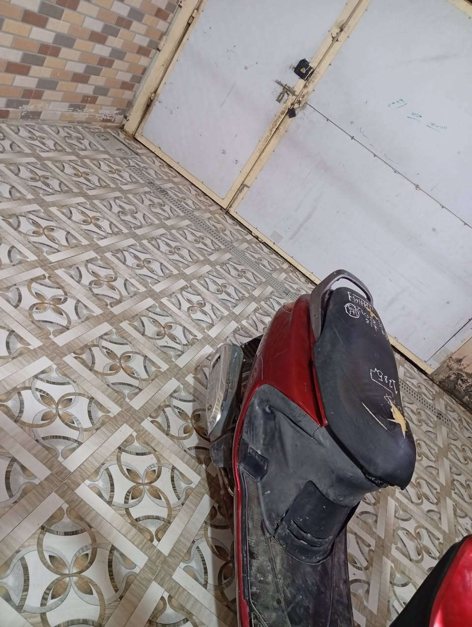 دراجة فراشه نثية كلشي شغال سلف هندر كهربايه كامله سعرك 350وبيهة مجال ***********
