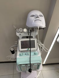 يوجد جهاز تنظيف بشره للبيع مستخدم قليل جدا 07836999641