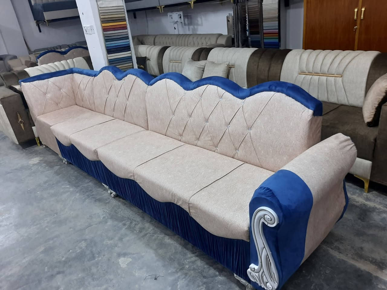 معرض الخطاب حديثه الحي العسكري مقابل جامع عبد اللطيف حامد.. ***********. 
تخم عمل بغداد... 6.5. متر    300.الف
