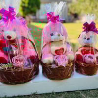 متوفره جميع هدايه عيد الحب للحجز تواصل واتساب 07832019846