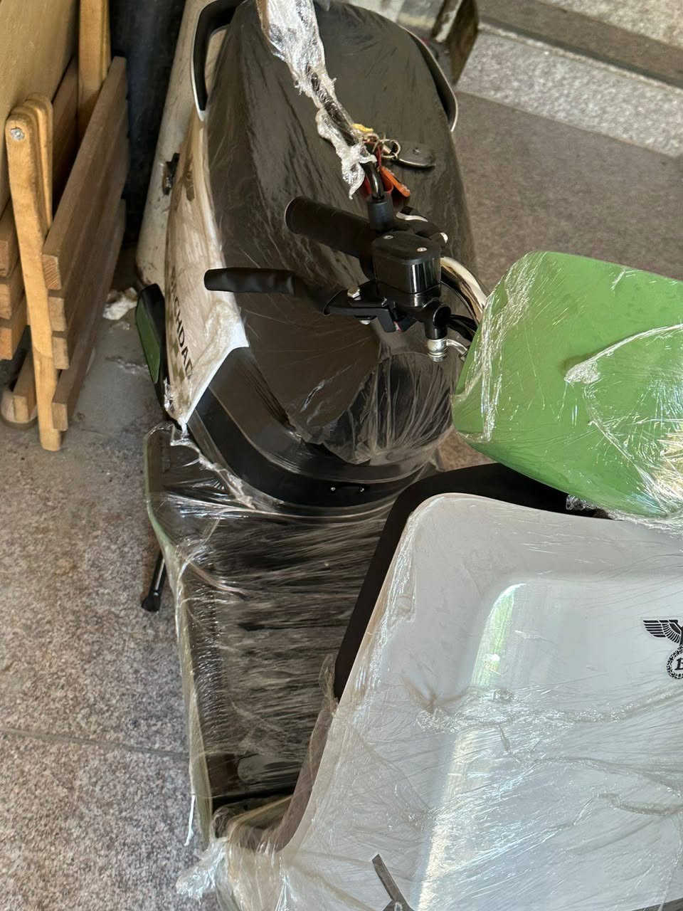 السلام عليكم
دراجه سكنس بوليس للبيع 
الدراجه تخبل واخت الزيرو ماشيه كيلو متر واحد فقط وقابله للزياده
المواصفات📍
🔴بصمات عدد 2 
🔴تشغيل عن بعد
🔴سويچ عدد 2
🔴ملف الدراجه 2000 حقيقي 100%نحاس
🔴الدراجه 6 بطاريات الكبار(ونلي)ضمان 6 أشهر
🔴سرعه الدراجه الحقيقية 70 بالويز
🔴الدراجه تمشي 50 كيلومتر بالشحنه الواحده 
🔴الدراجه بيها اربع نمر للسرعة
🔴نظام الرجوع للخلفR
🔴نظام الوقوف التامP
🔴عقل الدراجه بيه ضمان 6اشهر
🔴تايرات جبليه حجم 10/350
🔴اشاير يمنى يسرى 
🔴دبل اشاره
🔴لايتات عالي ناصي
🔴دبلات إمامي خلفي غاز
🔴بريكات دسك 
🔴الدراجه نظيفه ومرتبه وتخبل وبيها بعد هواي مواصفات والدراجه اي نقص ما بيها
ملاحظه/الدراجه بيها ضمان 6 أشهر على البطاريات+الملف+العقل
السعر💵💰/مليون وبيه مجال بسيط 
مكان ألدراجه/بغداد العامريه
رقم الهاتف/***********متوفر فقط واتساب
