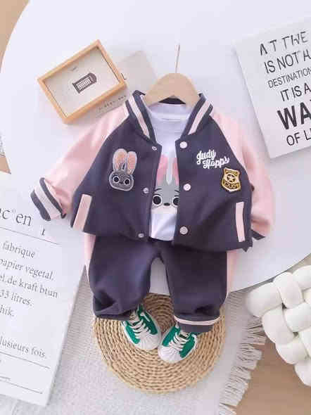 سوتات ٣ قطع موديلات مختلفه ومميزه وبأسعار مناسبة جداً 🔥😍
كلشي جديد ومميز لدى بوتيك نونو 😍 

متوفر طرحات واللوان🔥🔥

يلبس من ١ سنه الى  ٥ سنوات 🥰

يوجد توصيل 🛵

محمد ***********

حديثه -بني داهر - مقابل جامع بني داهر الجديد
