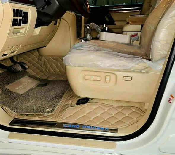 لاندكروز(17)ساز ‎اُصــلي
رقم :-بغداد دولي بسمي 
العداد:152 الف 
سياره جديده كلش    
المواصفات :-
سلايت 
ثلاجه
شاشات 3
مثبت سرعه
تحكم استيرن
8ايرباك
جلد اصلي 3 دكم
دفلوك
4جام اوتو
حساس امامي خلفي 
4 كامرات محيطية 
نضام ترحيب بشعار LAND CRUISER
3كلوبات جوه دوسه  
مرايه شفط
كشنين كهرباء 
فورميكا 
يدات استيل بلادي
تبريد مركزي 
اناره داخلية تحت كشن بلون ازرك  
تخم تايرات دنلوب الياباني ويل 21 جديد
مرايه فوتو
مرايه خارجي قلاب للخلف
زراك لايت
السعر ٤٩٥ $
***********
