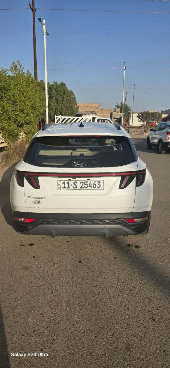 سيارة توسان.
لون ابيض خليجي.
ارقام بغداد.
مكفول ١٠٠٪ عدا ضربة بسيطة جدا عالبارد.
ماشية ١١٢ الف.
موديل ٢٤
باقي المواصفات معروفة للتوسان لان هي جتي فئات ٢ فقط. هي تعتبر الفئة العالية.
مكلف بل نشر رقم صاحب السياره ‪***********
السياره ريدها ٢١٠
