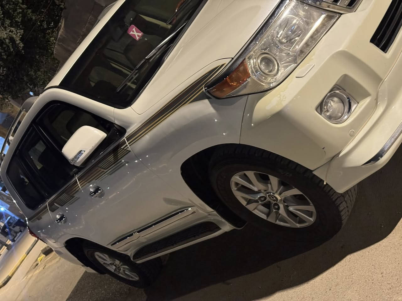 لاند كروز 12.                                                                         قطعين بارد كلش زغار  بل جاملغ الامامي    
ماشيه 240 كير ومحرك وضع الشركة 
محتاجة تلحيضات شوي دواخل
سيارة كلش حلوة وكاعدة 
تخم تاير بيها جديد دلوب 
رقم مميز 
باسمي السيارة 
مكان السيارة واسط العزيزية 
***********
