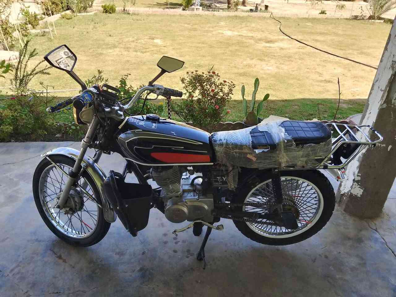 السلام عليكم دراجه نامه برو مديل 18محرك تايكر الدراجة خير من الله لا نقص ولا تبخير  دراجه كامله كهربايات جدد والسعر 325 وبيه مجال حك الجيه مكان ديالئ شهربان ***********
