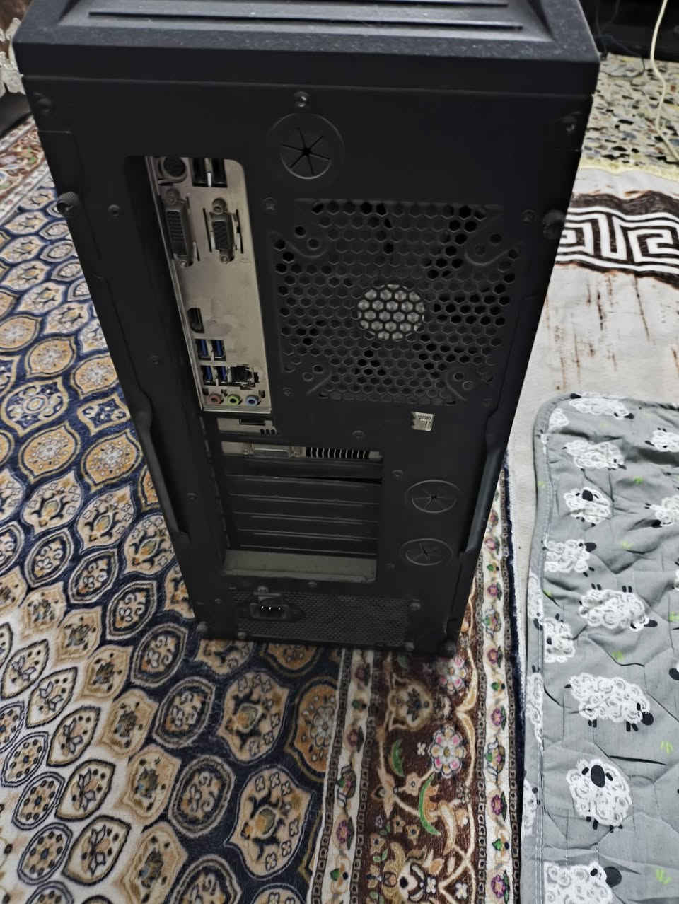 السلام عليكم
كيس مع شاشه وكامل ملحقاته

كرت شاشة rx 580

معالج i5-10400f 

رامات 16 

تخزين ssd 1000gb

شاشة 144h 1080p

خاص موجود

المكان بغداد الشعب

السعر 550 

***********
