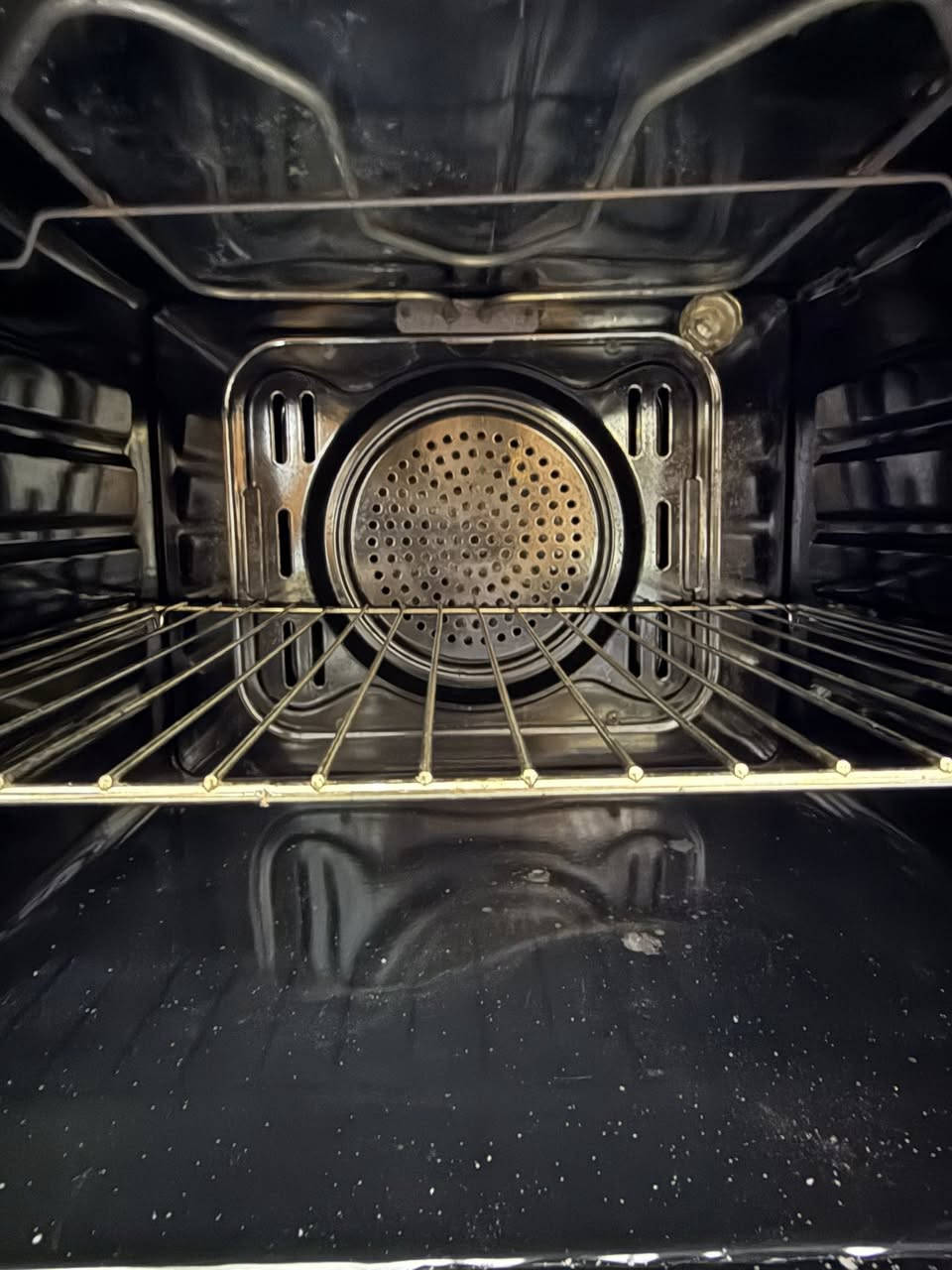 السلام عليكم فرن كهربائي نظافه l 90/100l العنوان بغداد شارع حيفا السعر ٨٠  رقمي ***********
