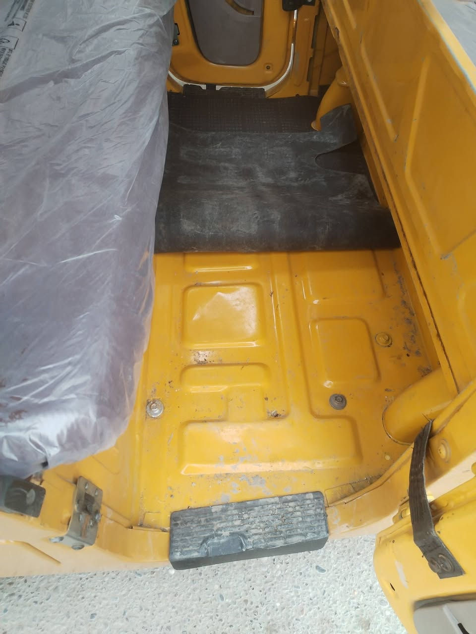 تكتك لبيع موديل 21 رقم وسنويه مكفوله الشراي يخابر المكان بغداد العبيدي حي الراسه ***********
