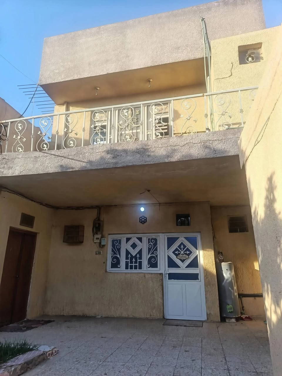 للبيع دار سكني
📍العنوان: منطقة أنوار الصدر الثانية – شارع المختار مندوب
📐المساحة: 200 متر
🔹 يتكون الدار من:
▪️ كراج
▪️ حديقة
▪️ استقبال
▪️ مطبخ
▪️ 3 غرف نوم
▪️ هول
🔹 الطابق الثاني:
▪️ غرفتين بقياس 6×4
▪️ مجموعة صحيات مشتركة
دار مرتب وموقعه قريب من المدارس و مزار السيد محمد أبو الحسن السابسي للاستفسار ***********
