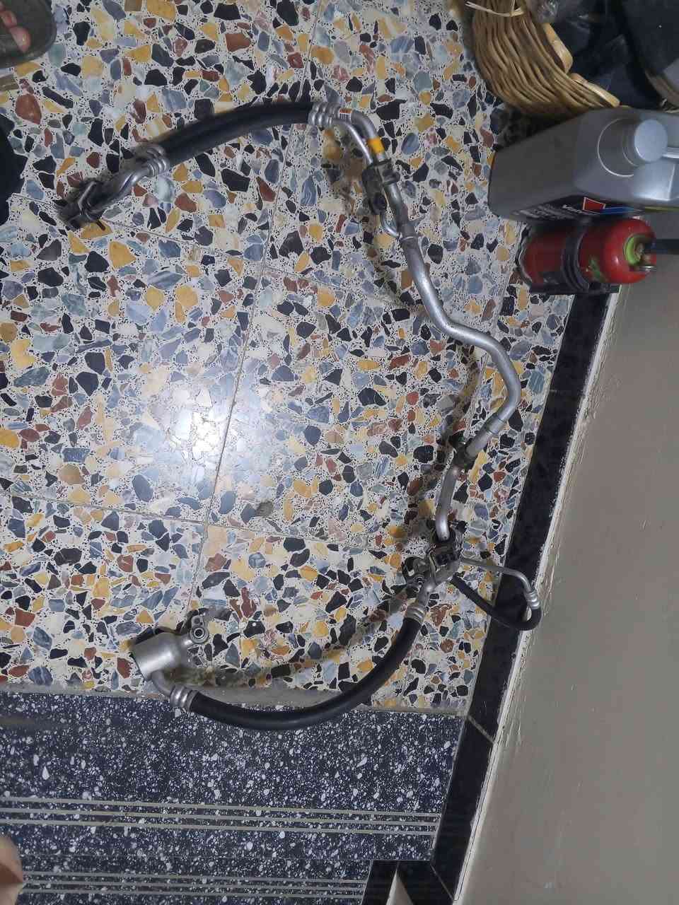 السلام عليكم شباك توسان للبيع مع مسجل عدد 2مع مجمع تبريد من موديل 2010الى موديل 2014 الاتصال على الرقم ***********
