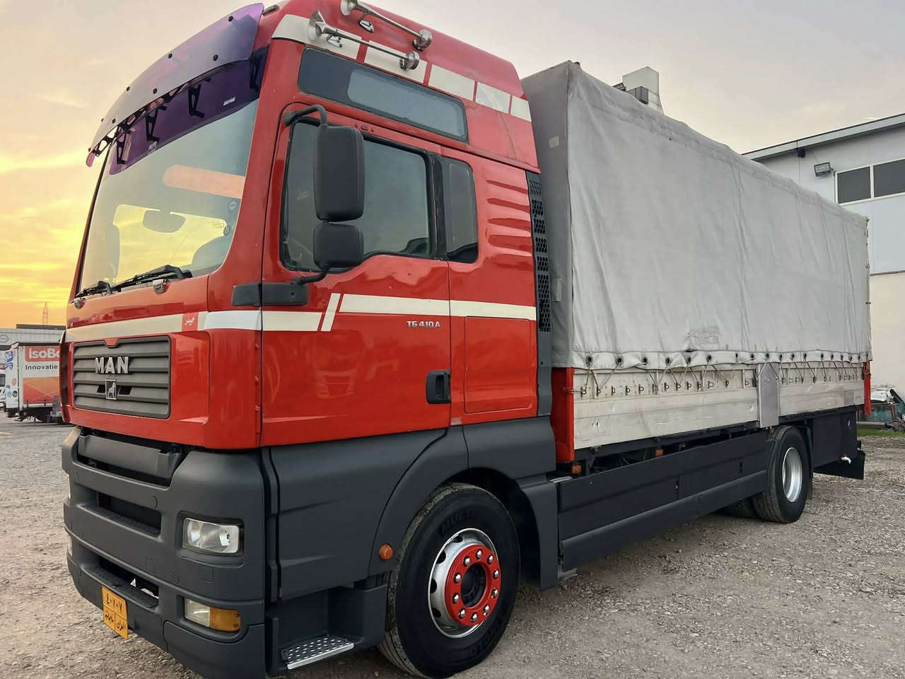 سلام عليكم مان موديل 2003 حجم مكينة 410 بودي 
٧متر مكان سيارة كلار سعري ١٢٥بي مجال ***********
