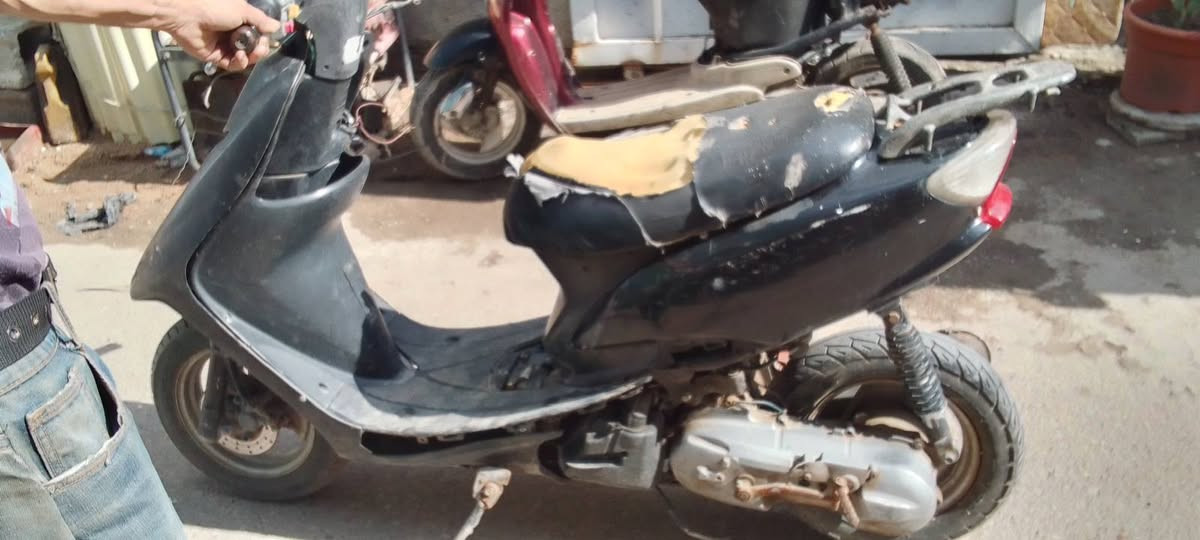 دراجه عصفوريه فحل شغاله هندر واحد سلف شغال بس باتري موزين شلعه سرعه للبيع 175 وبيها مجال قليل عنواني بغداد حي تونس رقمي للتواصل ***********
