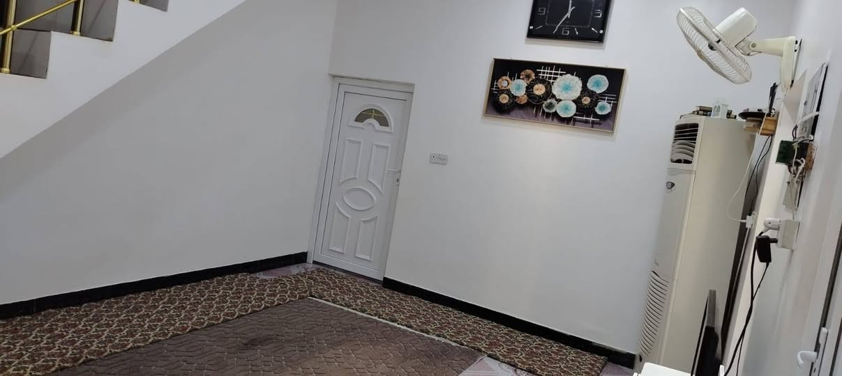 🏡 للبيع – مشتمل مميز في حي الإفراز
فرصة سكنية واستثمارية مميزة في موقع هادئ وقريب من الخدمات الأساسية.
📍 الموقع: حي الإفراز – قرب المدرسة
📐 المساحة: 125 م²
🛣️ الشارع: 15 متر
⬆️ العقار مرتفع عن مستوى الشارع
🔹 شكل العقار: حرف (T)
💰 السعر: مناسب للشاري الجاد
للاستفسار والمعاينة: 📍 مكتب الصفاء للعقار – حي الإفراز قرب جامع القريشي
📞 ***********
عندك عقار للبيع؟ نحن مستعدون للترويج والتسويق بأفضل الطرق للوصول إلى المشتري المناسب.
