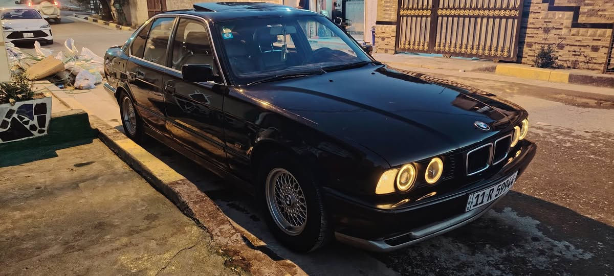 السلام عليكم بي ام 525 مسكر موديل ٩٠ بدون حادث كير مكينه صدر تبريد شغال خير من الله  تخم تاير كشنات جلد كهرباء شغالات فتحه سلايت طكتين شغاله تنته جديده مسجل بلوتوث سماعات دمام كهربائيات كلها شغاله السعر ٦٠ او بيها مجال بسيط للاستفسار ***********  مكاني بغداد بغداد, العراق
