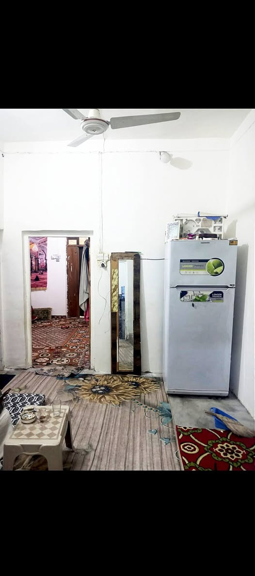 السلام عليكم اسعد الله اوقاتكم🤍

ملاحضه:البيت حاليا فارغ وجاهز للسكن 
🛑#دار سكن للبيع  بناء قديم 2014

# المساحه 170م

..................... 

🛑# نوع العقار طابو صرف زراعي بإسم عراقي

🛑# وكاله ومكاتبه نسخه من طابو

................... 

🛑# يتكون من غرفه2 كل غرفه 4×4وصاله وموزع واستقبال 6×4 ومطبخ وصحيات حمام في الداخل وتاليت في الخارج 

🛑#يبعد عن الشارع الداخلي السايدين  وقبه بو الجوزي مشي سيرا 5 دقائق أقل النصف كيلو  عرض شارع البيت 7 ونص متر  

🛑#  جميع الخدمات متوفره مدارس وماء و كهرباء و مجاري 

🛑# خلف البيت نهر بزل للمجاري ماتحتار بيهن 

🛑# العنوان البصره ابو الجوزي مقابيل قبه أبو جوزي  وتدخل بلفرع 

...................... 

🛑السعر 60 وقابل للتفاوض... 

🛑الاستفسار📞 *********** البصرة, العراق
