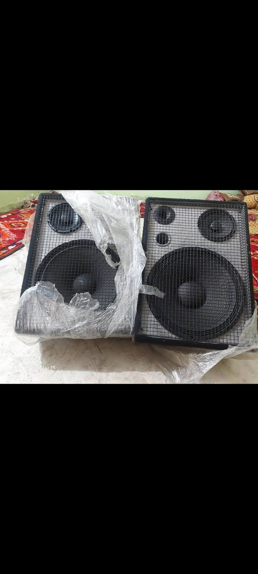 سلام عليكم جهاز دينكورد  مع زوج سماعت لبه حجم ١٥للبيع تواصل خاص او اتصل *********** والشراي يدلل
