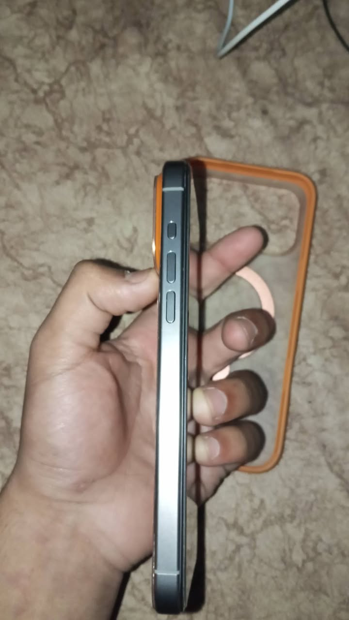 15 برو ماكس شرق اوسط AAA كارتونته وكيبل  وياه نضافه شوف عينك الجهاز يجنن لا تعليك ولا شي مبدل بطاريه 100 مشحون بس 195 وشاشه من نوعيه زين  بس اكو فطر ب الشاشه  ما مبين  السعر 675 وبي مجال مكاني نجف رقمي ***********
