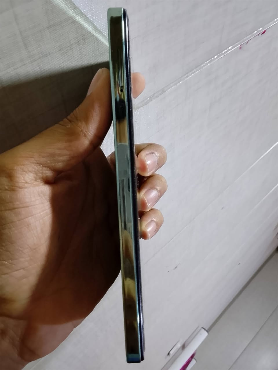 السلام عليكم.. جهاز تكنو سبارك 20 برو (Tecno Spark 20 Pro) للبيع 📱✨
المواصفات الرئيسية للجهاز:

الذاكرة الداخلية: 256 جيجابايت.

الذاكرة العشوائية (الرام): 8 جيجابايت (وتصل إلى 16 جيجابايت مع الميزة الافتراضية Extended RAM).

الكاميرا الخلفية: بدقة 108 ميجابكسل فائقة الوضوح لصور احترافية.

الكاميرا الأمامية: 32 ميجابكسل مع فلاش مزدوج.

المعالج: MediaTek Helio G99 قوي جداً للألعاب والاستخدام اليومي.

الشاشة: بحجم 6.78 بوصة وبتردد 120 هرتز لسلاسة تامة.

البطارية: 5000 مللي أمبير تدعم الشحن السريع بقوة 33 واط.

التصميم: الظهر المميز المصنوع من الجلد الصناعي المريح والمقاوم للبصمات. [1, 2, 3, 4]

السعر  للموبايل: 175 ألف دينار عراقي 💵

الجهاز نظيف جداً وأخو الجديد" 

( "بدون ملحقات")

مكاني البصره حمدان

للتواصل والاستفسار: (***********)
