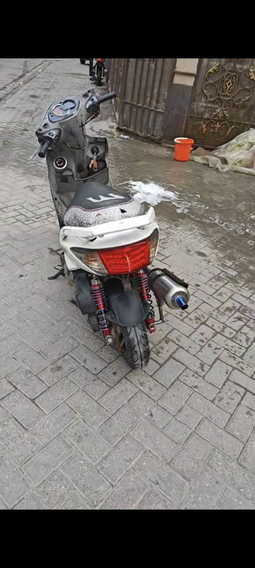 دراجه سكنس فحل نوزل 2009
بيها قبق بنزين رياضي
كشن رياضي 
صالنصة رياضي 
ملقط سبع الوان
هاوزن 
دبلات سبع الوان
زوج كلجات رياضي
فلتر شوته K&S الياف
زوج تاير جلاتين جدد العنوان بغداد *********** واتساب
