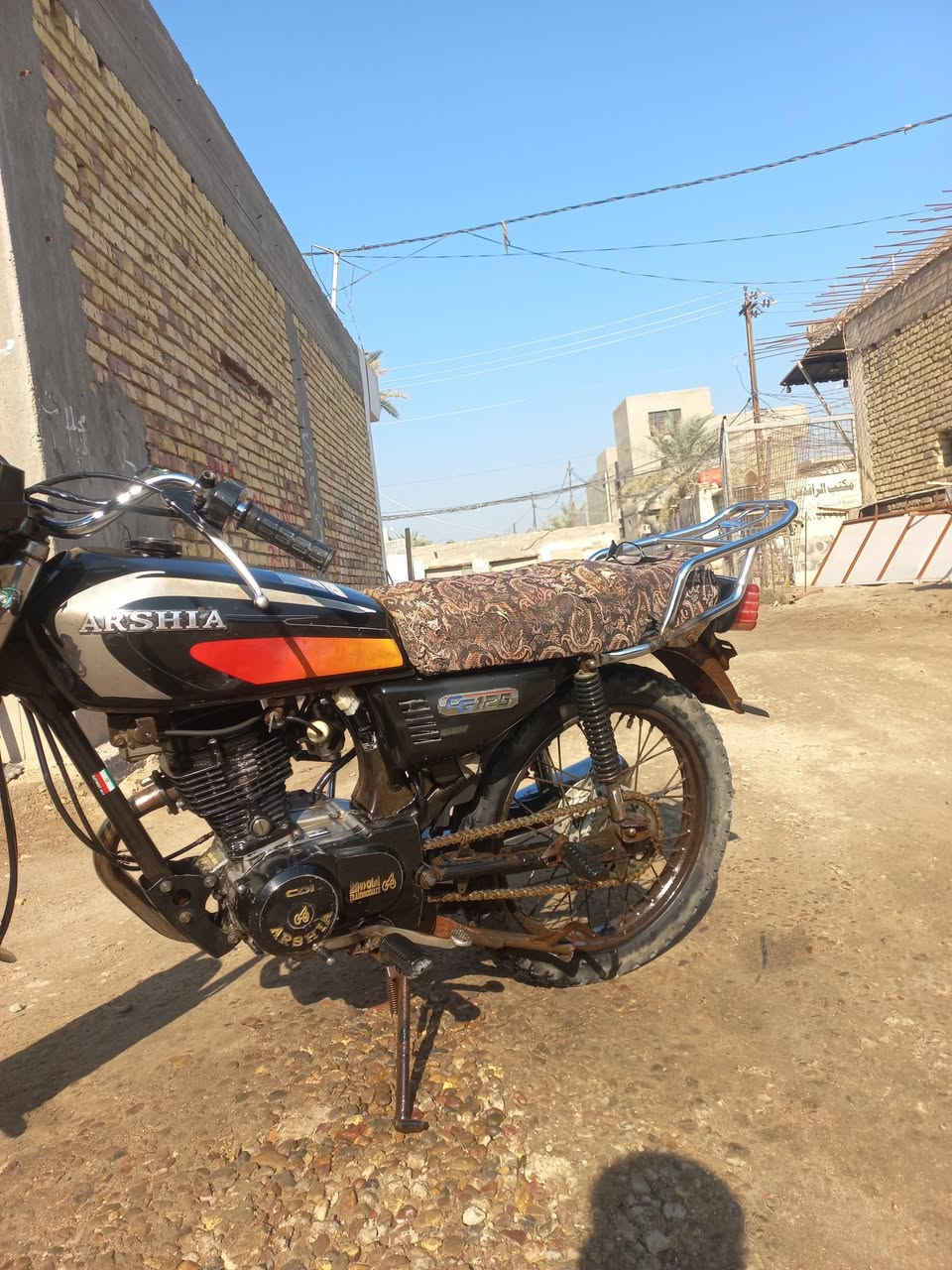 السلام عليكم ... دراجه ارشه بلادي موديل ٢٠١٤ محرك اسود برفاس .. بدون أوراق.. أوراقها ضايعه .. النظافه مثل ما واضح بالصور.. السعر ٣٠٠ الف وبيه مجال.. مكان بابل السياحي .. الاتصال على الرقم ***********
