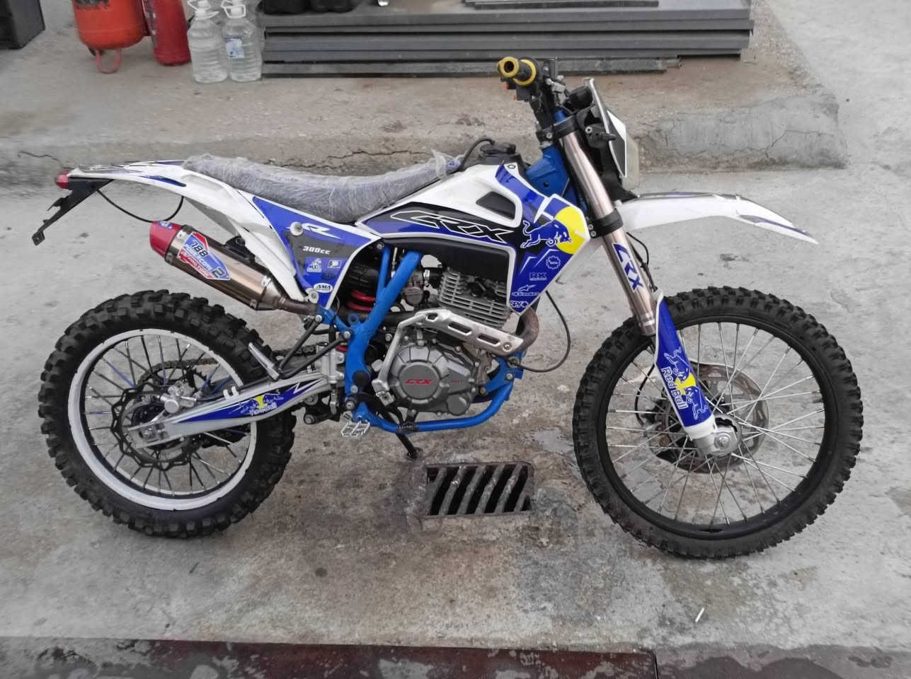 قفاز crx 300cc 2025 دراجة نضيفه محرك كهربائيات مكفوله دراجه نضيفه شلعه معدل تاكل الكاع بيه نقوصات كلش قليله ترتيب يعني سعر 1100 و بيه مجال قليل مكان بغداد ***********
