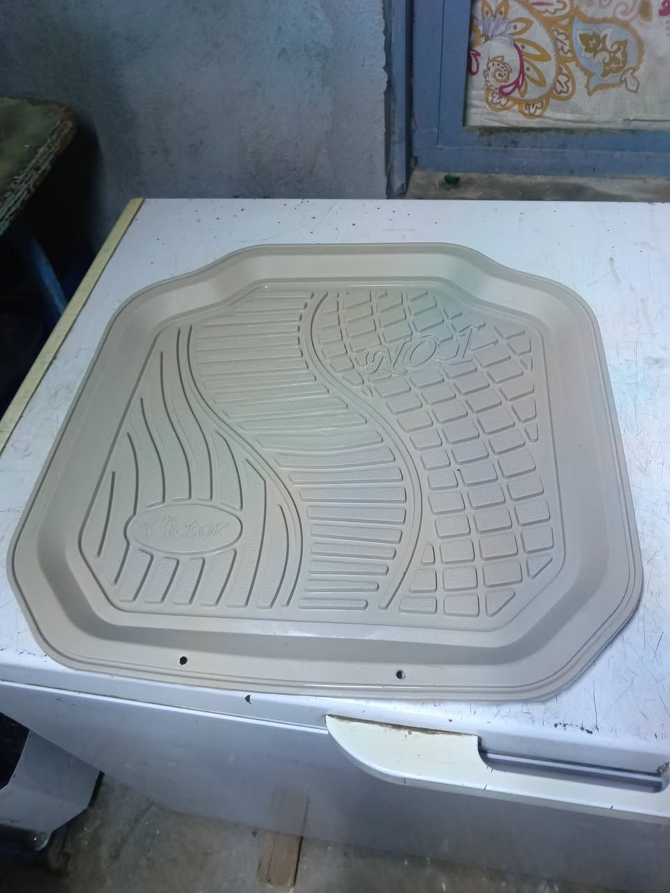 سلام عليكم
عندي غراض  للبيع 
فرشة دشبول صني 
ارضيات جديد بلجيس 
تلبسيه كشنات صني 
وبردات كويتات الاصليات. مكاني البصرة المركز 
***********
