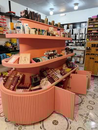 تفاصيله بالصور الطول مترين وربع  العرض متر  الارتفاع 180سم  للاستفسار ...