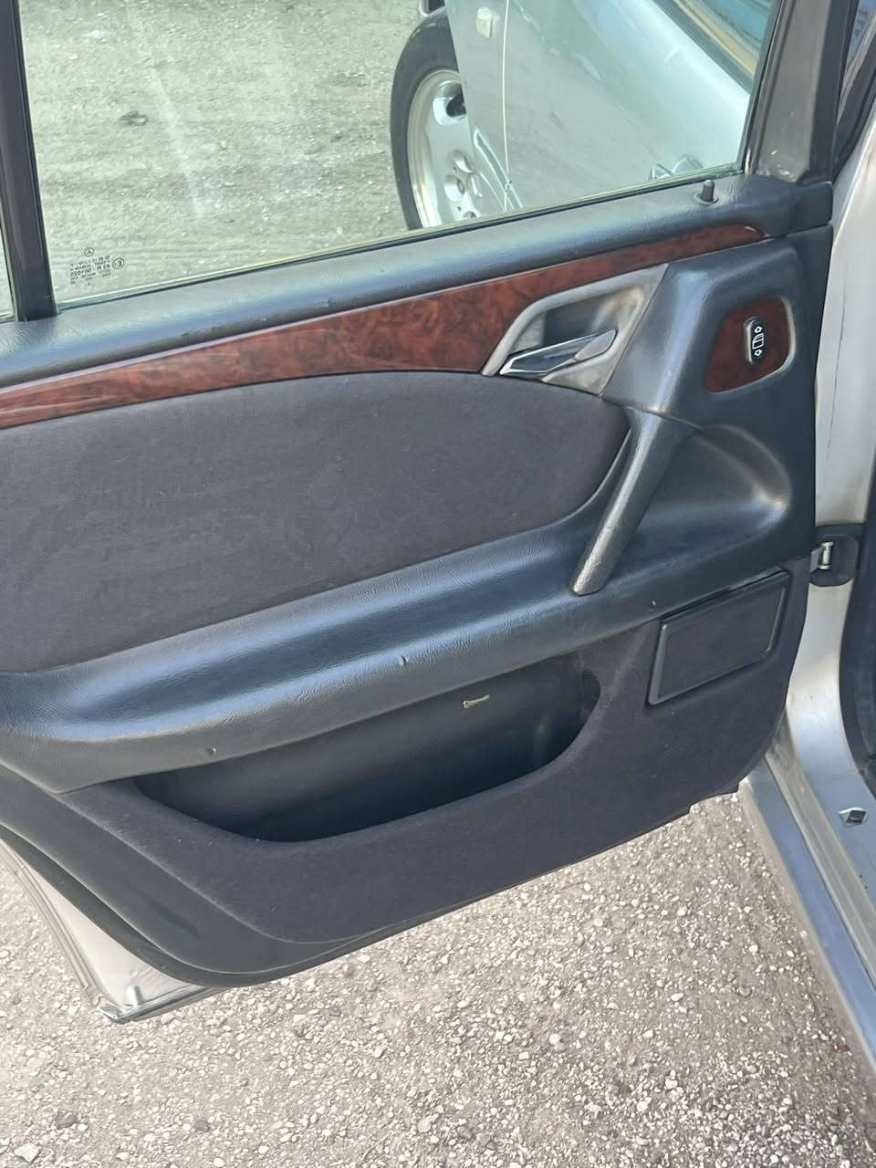 موديل 96 للبيع بدون حادث فقط صبغات محرك 320 خراطيم بحالة جيدة كير تبريد كهربائيات كله شغالة تخم تاير قبل شهر باسمي مواصفات معروفه كشن ذاكرة وتدفئة تبريد قطعتين شاشة اعطال مانع تزحلق بردة خلفية  المكان حي البنوك*********** السعر78
