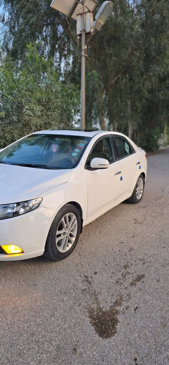 للبيع كيه سيراتو 2011 رقم اربيل
السياره جاهزه ماتصرف عليه ربع مال جناي
1_صدر امامي خلفي جديد+تخم تاير جديد
2_فتحت سقف+تحكم ستيرن
3_السياره فول ماعدا البصمه
4_مكان السياره جسر ام عباسيات قرب صيطرت معمل الببسي 
مكلف بنشر للاستفسار الاتصال على الرقم (***********)
