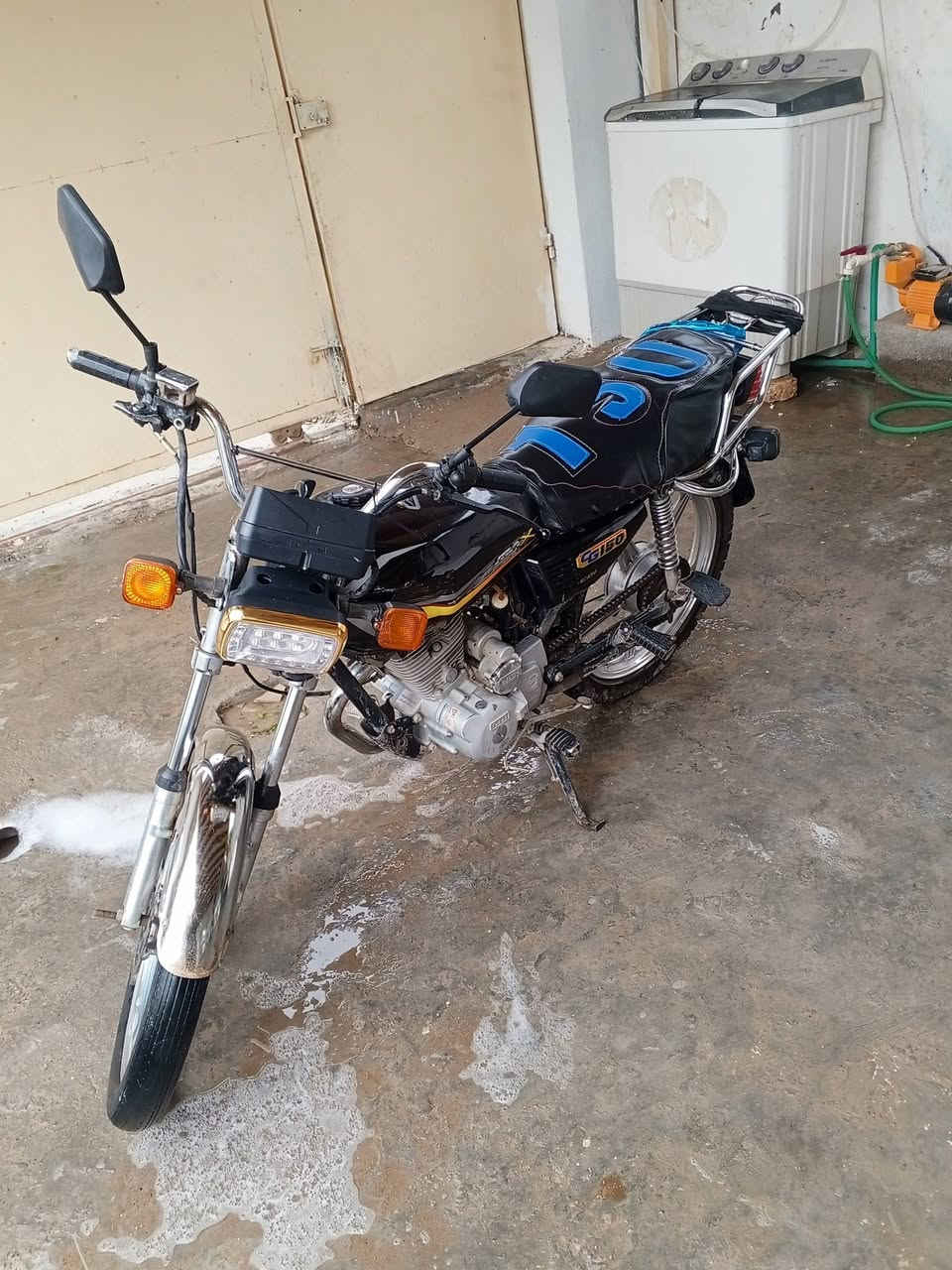 السلام أعليكم اخوان دراجه سيفان موديل ١٩محرك يخبل صوت  طرب  وكدامك ب صور شوف السعر ٣٥٠ مجال بسيط


**إذا كنت صاحب هذا الإعلان وتريد حذفه لأي سبب، رجاءا أرسل رسالة إلى الدعم الفني**