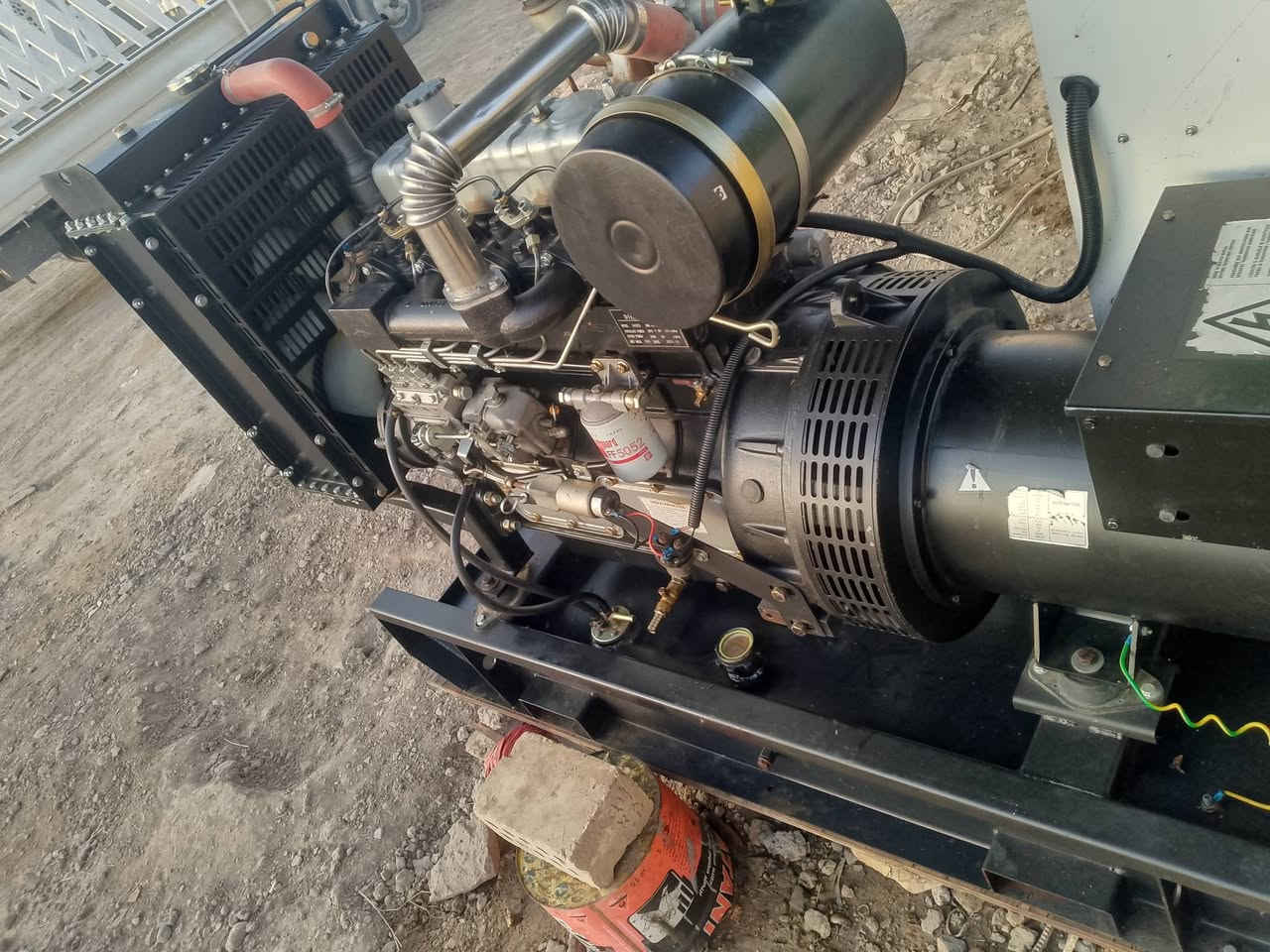 سلام عليكم  عندي مولد بيركز صيني  جديد كلش مشتغل اقل من 200 ساعة موديل 2025 عنوان بغداد ابو غريب  غير متواجد علة الفيس اتصل علة هاذ ارقم ***********
