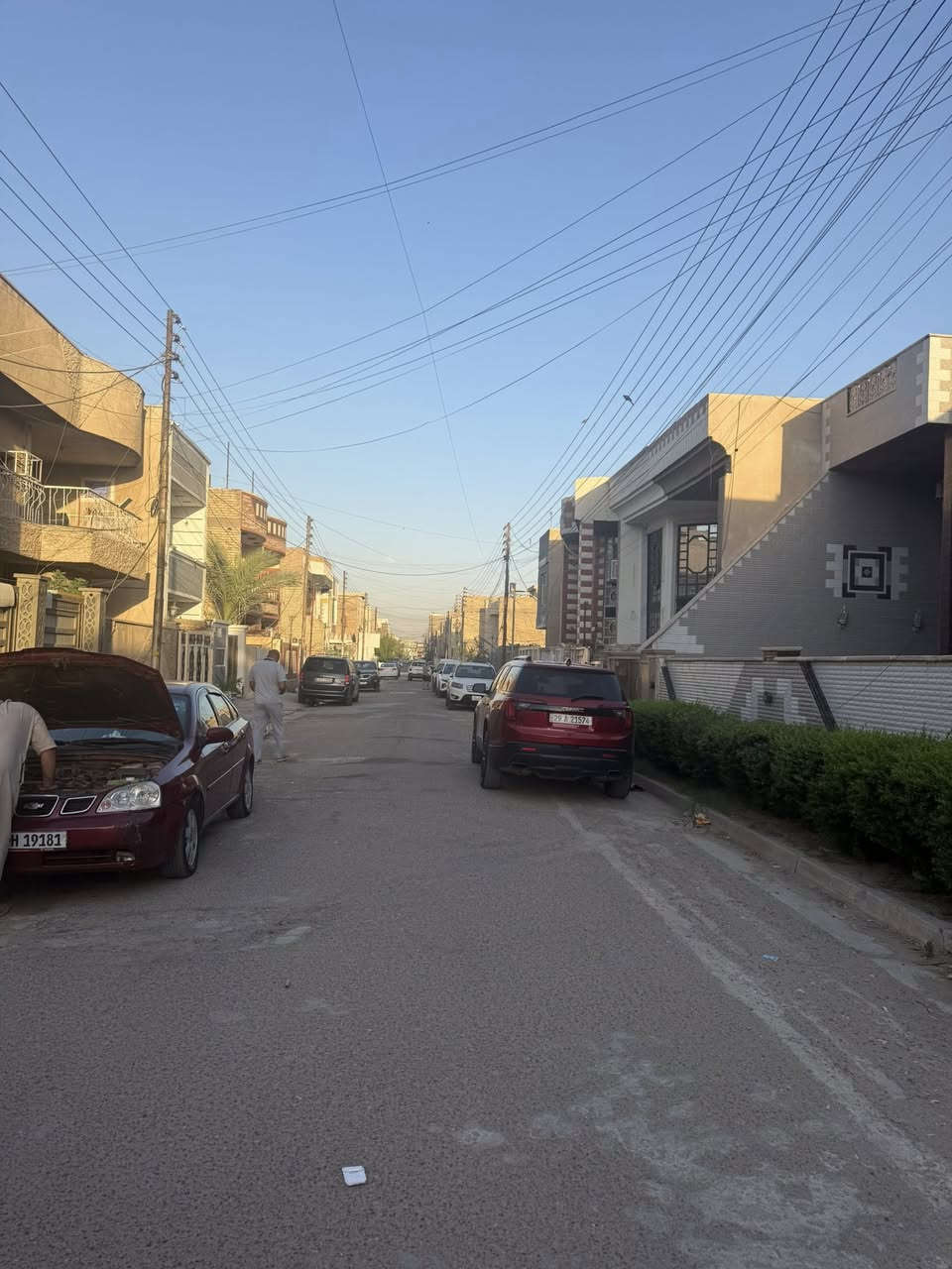 دار للبيع المساحة 150 متر 
الموقع الشباب المربع الذهبي 
يتكون البيت من طابقين 
يحتوي على 3 غرف نوم وطبخ وصالة وهول حولي 
وحمام 
بسعر قطعة ارض في الموقع المذكور 
للاستفسار اكثر مراسلة الصفحة او الاتصال على الرقم التالي 
***********
مكتب ركن الابداع
