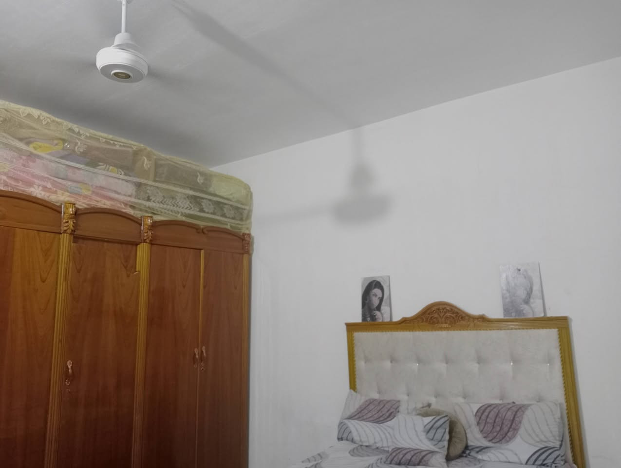 السلام عليكم البيت للبيع 
مساحته 100مربع حي الكوفه فرع المولد الرئيسي 
قرب اسواق أسعد 
ماي كهرباء كيبل ضوئي بلباب السعر 49قفل 
***********
