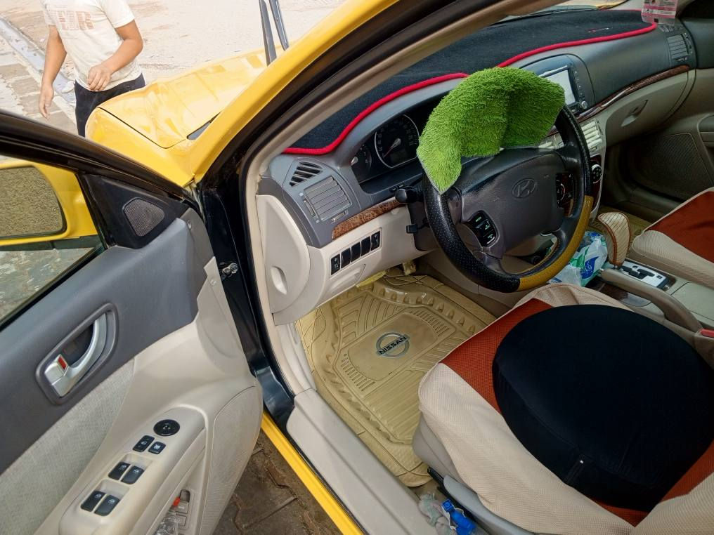 السلام عليكم 
سياره سوناتا 2006 خليجي 
خط كربلاء نجف 
السياره مكفولة عدا قبق الجنطه 
السياره نظيفه حسب ما موجود بالصوره ويمكن أحله
الحداديه جديده 
كير نضيف 
محرك نضيف 
تخم تاير 
مكان السياره النجف 
السعر 85 ورقه بيها مجال حك الجيه 
رقم الموبايل  
***********
*********** النجف, العراق
