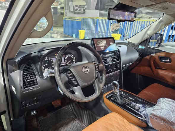 السلام عليكم للبيع نيسان باترول موديل 2024 بلاتينيوم خليجي وكالة السور ضمان 3سنوات اعلى مواصفات 3 شاشات ماشيه 18 الف مغلفه PPF استلام من الزيرو بأسمي رقم بغداد مكفوله من كلشي السعر 565 للستفسار الاتصال ***********
