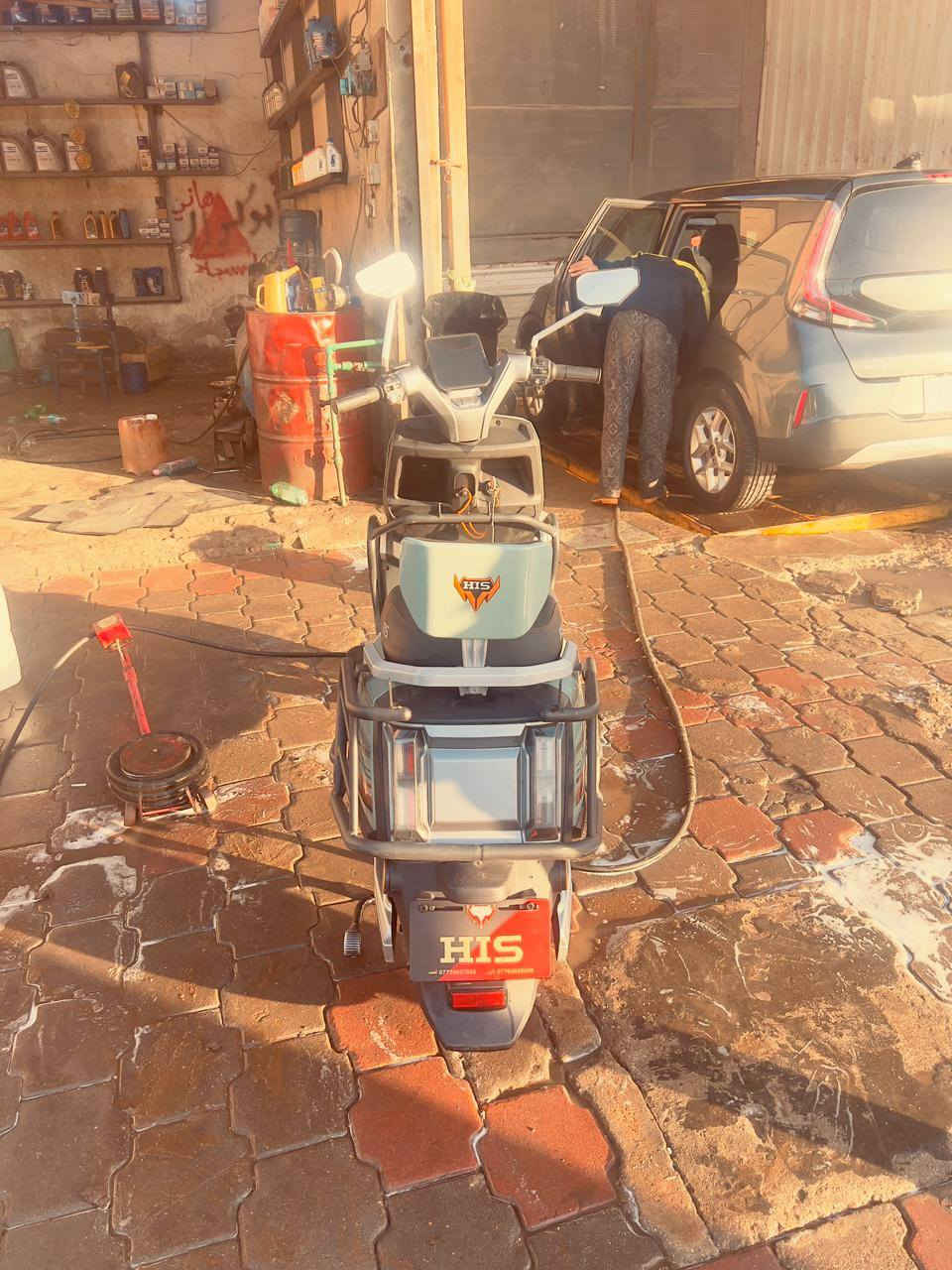 السلام عليكم دراجه شحن للبيع جديده صالي 3شهر مشتريها من صدرية دراجه 6بطاريات كهربايات كلهن شغالات 4سرع  تأيرات جداد السعر 900 وبيها مجال قليل المكان بغداد حي ور الرقم ***********
