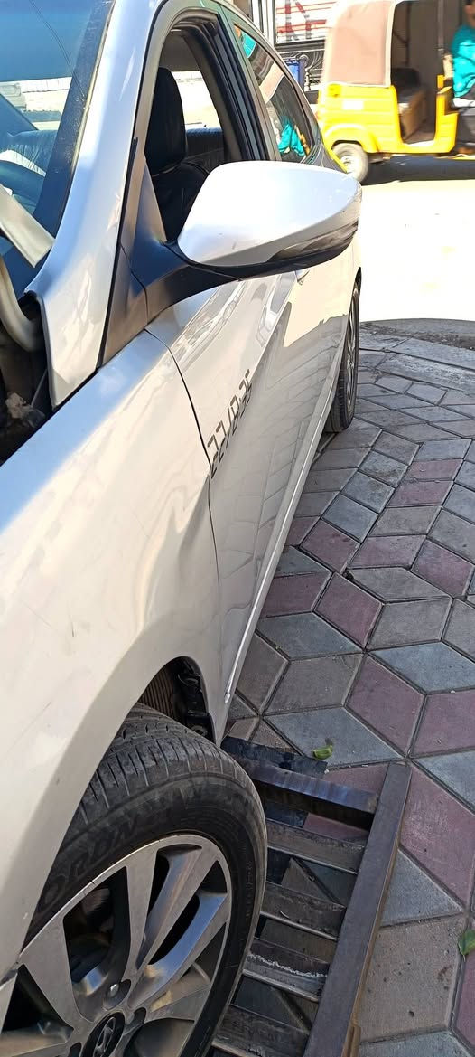 سلام عليكم اكسنت ٢٠١٦ خليجي محرك ١٤٠٠ خير من الله السياره تدفئه  تبريد ويه السويج شاشه الصدر ٧٠٪ بيها ملاحضات اتصل واني افهمك السعر ٨٢ او مراوس 
***********
