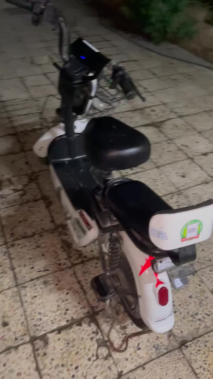 السلام عليكم مأطور شحن للبيع أربع بطاريات بصمه سويج لايت هورن اشاير يمين يسار السعر160بيه مجال للطيبين للاستفسار الرقم *********** مكاني الموصل حي الصديق
