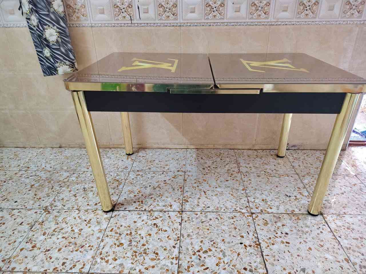 ميز طعام ويا ٦ كراسي ب١٠٠ ميز يتكبر ويصغر مترين 
ميز مرايه ب١٠٠ بي مجال بسيط مكان حي التراث


**إذا كنت صاحب هذا الإعلان وتريد حذفه لأي سبب، رجاءا أرسل رسالة إلى الدعم الفني**