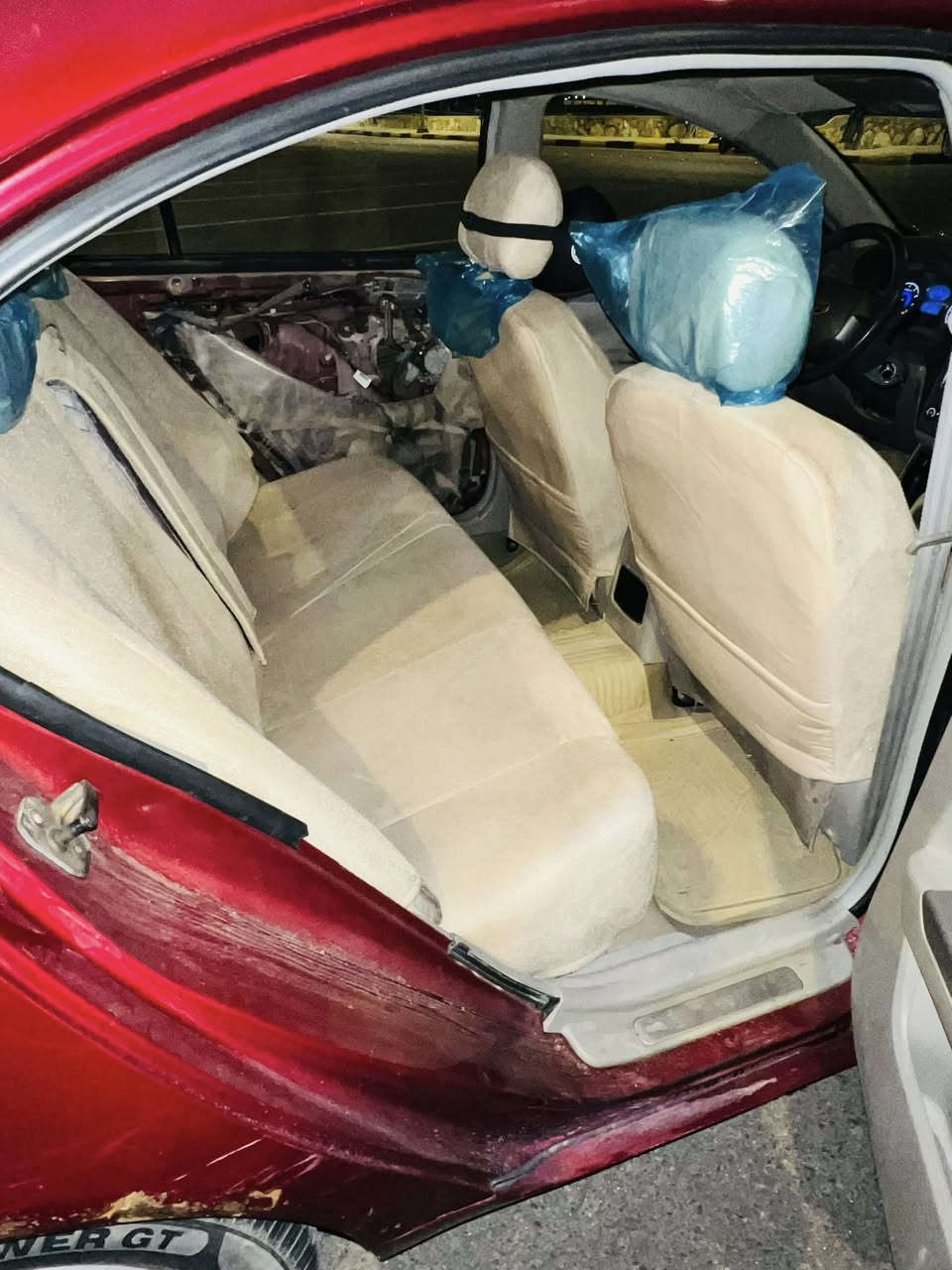 جيلي امكراند EC7 للبيع
السياره خير من الله لاتنقيص ولا تبخير
الكهربائيات شغاله  
محرك مييشيبوشي مجفت مره وحده تجفيت كامل
منظومه زنون عالي ناصي شغاله 
داخليه جديده نضيفه 
سياره ماناقصه اي شي
تبريد شغال 
رقمي ***********
