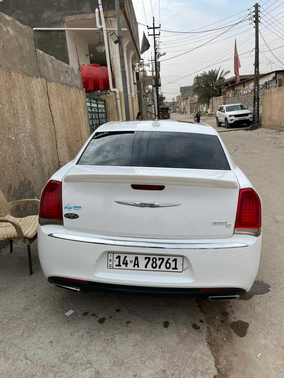 السلام عليكم اوباما ١٦ معلايه ٢٠. سكلايزر  300c. حادث موجود ب الصورا و السونار موجود السياره فول اخر فه السياره جديده كلش و مال بيت ما متعوبا  السعر ١٨٠. مكان البصره.   انه مكلف ب النشر  ***********
