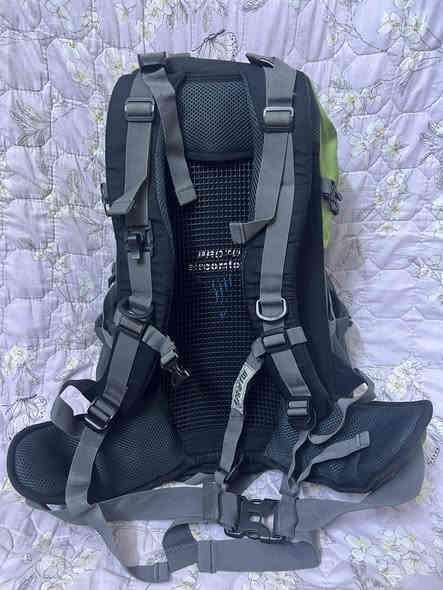 يالله 
جنطة جبلية اصلية نضيفة حيل حجم وسط 
يوجد توصيل 🚚 
السعر خاص أو واتساب 0 751 243 4309‬
