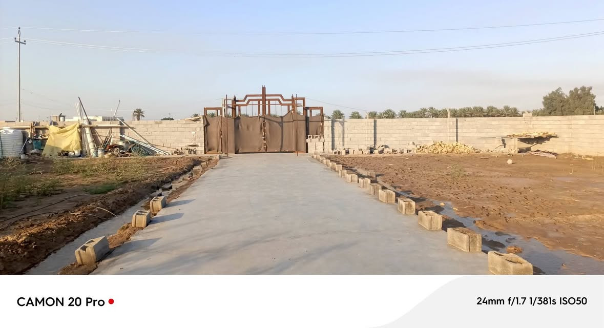 بسم الله الرحمن الرحيم
دار للبيع في الخماس مقابيل المدارس 
مع قطعه ارض دونم ونصف 3750متر عقد 25 مسيجه 
تفاصيل.استقبال ثلاث غرف نوم صاله مطبخ حار بارد حمام داخلي ارضيه بورسلين واجه 30نزال125
للستفسار .***********
