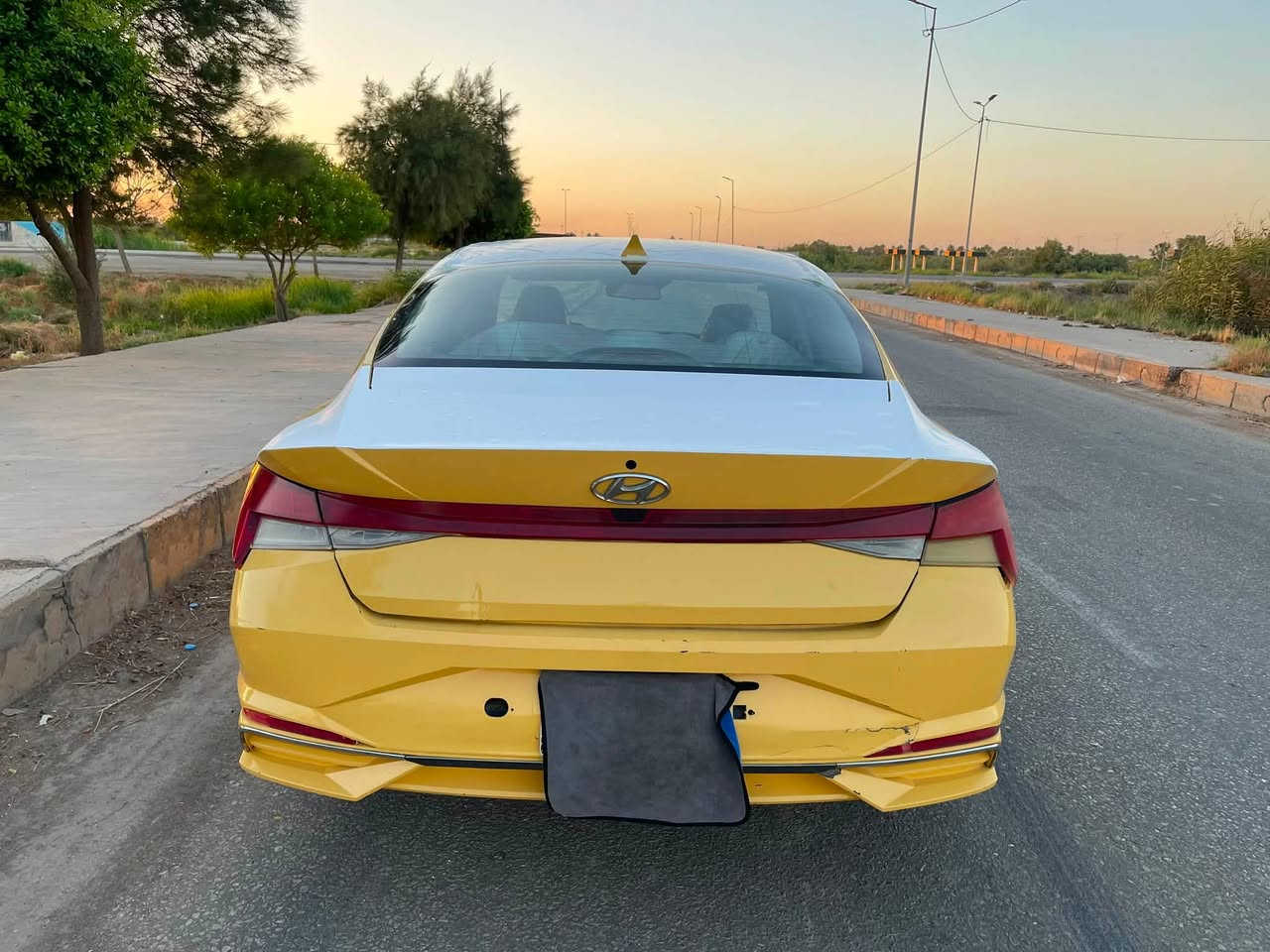 مرخصت الادمن المحترم 
سلام عليكم 
 النترا 2021 رقم بغداد باسمي حادث 3 قطع بنيد مبدل قبق جنطه مبدل وباب خلفي عكس السايق مبدل بدون دواخل ابدد فول مواصفات عدا الفتحة بيع او مراوس ب18/19 /17 السياره كير ومحرك كفاله تخم تاير جديد السياره ماشيه 186 الف حقيقي وقابل للزيادة مال جناي جاهزه 
مكينه2000دوش كير ATالمرغوب بيه ضمان سنتين تبريد ثلج ⛄️ 
مواصفات السياره 
بصمه 
حساسات
كامره
تحكم استيرن
شاشه
تحديد مسار
قياده ذاتيه
السعر115$ وبيها مجال حك الجيه 
الاتصال***********
متواجد بلخاص 👆👆مكان السياره بابل الحله
