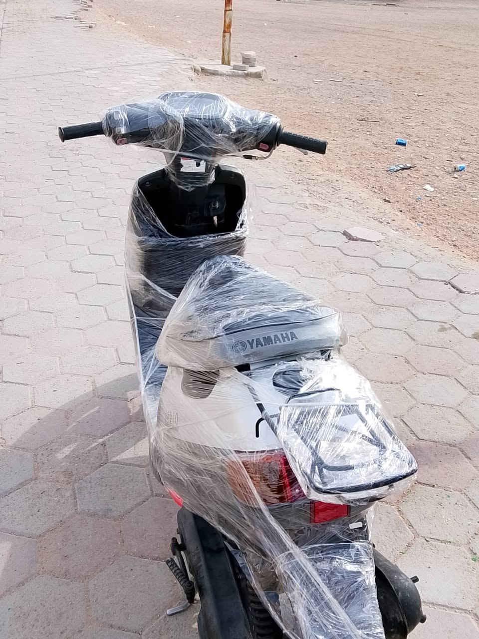 السلام عليكم.... دراجه بطه للبيع  دراجه ما ناقصه برغي شلعه او معدل دراجه واحد على واحد ....... مكينه ناعمه دك فوك60 شلعته فول مكينه نضيفه عداد سرعه عداد البانزين  اشاير حورن كلا شغال قفل جنطه قفل استيرن  لايت امامي سلف هندر واحد تشتغل جك نص كلا شغال وضع بلادي.. تاخذه تترحملي عليه...... المكان النجف.... الرقم *********** السعر خاص شراي شلع عيوني 🤝🏼او دراجه احله من ما تشوف بصوره  ♥🌺
