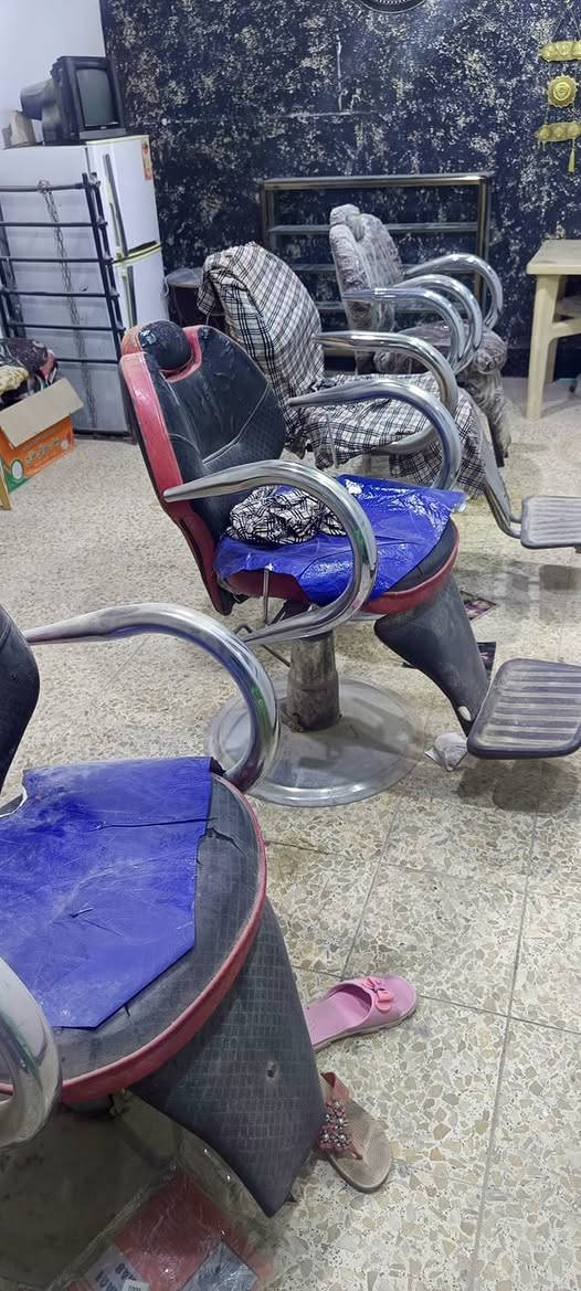 كراسي عدد 4 250 كلهن بيهن مجال بسيط
عنوان النجف حي النداء شارع المجمعات 
اي ستفسار ***********
